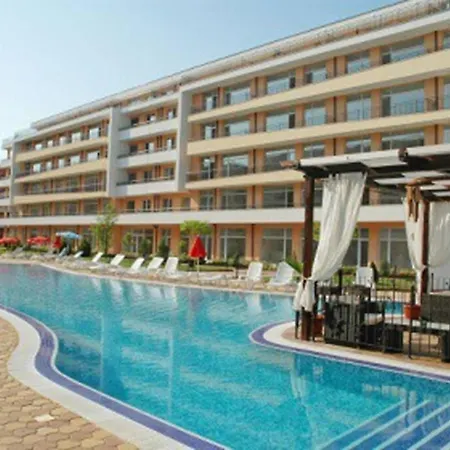Cozy In A Gorgeous Compound By The Beach Слънчев бряг